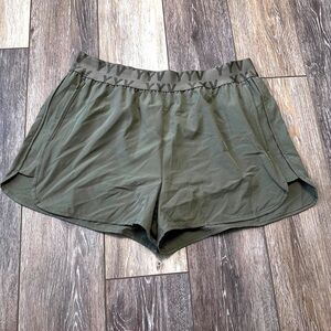 🛍️ YYV Green Shorts with underwear & zipper pockets Size XL